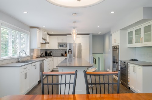 5079 Walker Avenue, Delta, BC - Indoor Photo Showing Kitchen With Upgraded Kitchen