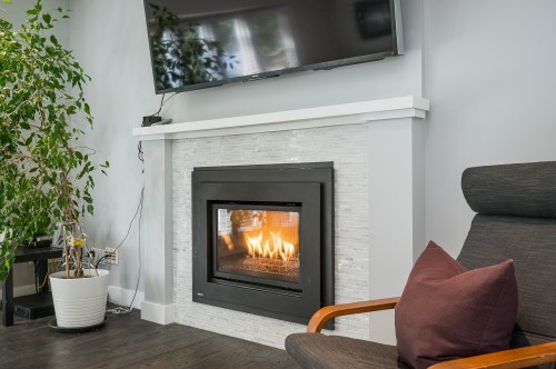 5079 Walker Avenue, Delta, BC - Indoor Photo Showing Living Room With Fireplace