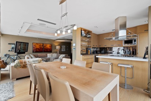 2302-1000 Beach Avenue, Vancouver, BC - Indoor Photo Showing Dining Room