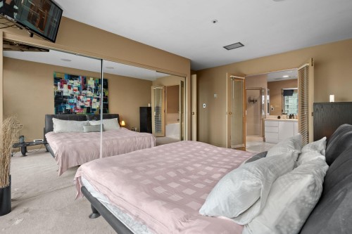 2302-1000 Beach Avenue, Vancouver, BC - Indoor Photo Showing Bedroom