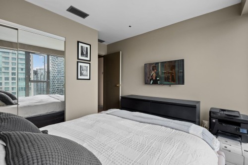 2302-1000 Beach Avenue, Vancouver, BC - Indoor Photo Showing Bedroom