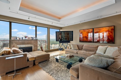 2302-1000 Beach Avenue, Vancouver, BC - Indoor Photo Showing Living Room With Fireplace