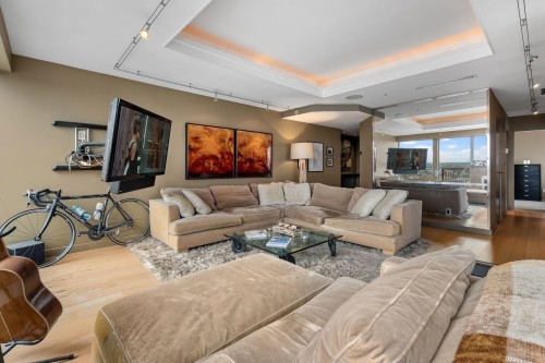 2302-1000 Beach Avenue, Vancouver, BC - Indoor Photo Showing Living Room
