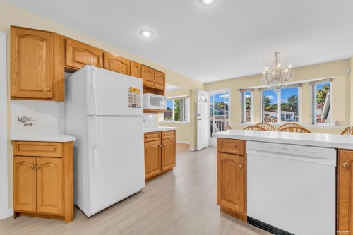 2866 44Th Avenue E, Vancouver, BC - Indoor Photo Showing Kitchen With Double Sink