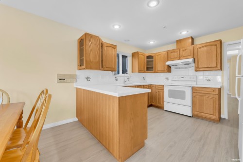 2866 44Th Avenue E, Vancouver, BC - Indoor Photo Showing Kitchen