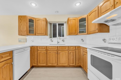 2866 44Th Avenue E, Vancouver, BC - Indoor Photo Showing Kitchen