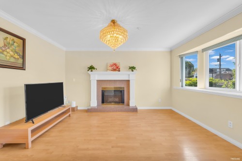 2866 44Th Avenue E, Vancouver, BC - Indoor Photo Showing Living Room With Fireplace