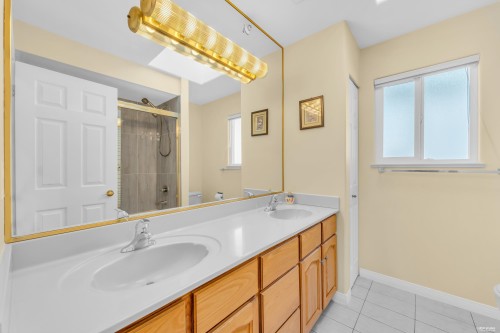 2866 44Th Avenue E, Vancouver, BC - Indoor Photo Showing Bathroom