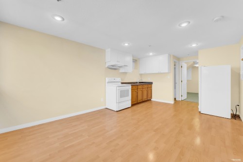 2866 44Th Avenue E, Vancouver, BC - Indoor Photo Showing Kitchen