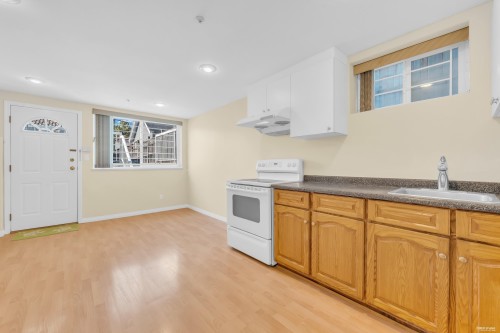 2866 44Th Avenue E, Vancouver, BC - Indoor Photo Showing Kitchen