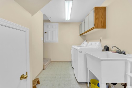 2866 44Th Avenue E, Vancouver, BC - Indoor Photo Showing Laundry Room