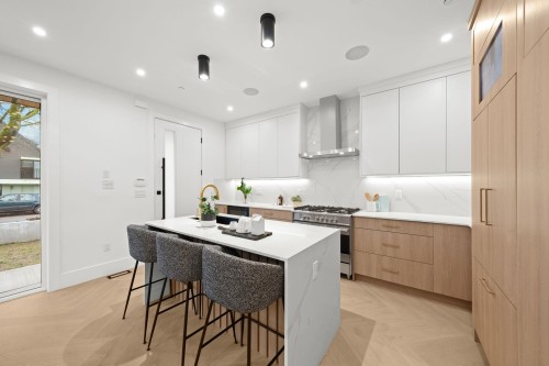1-1967 13Th Avenue E, Vancouver, BC 