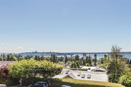 2273 Mathers Avenue  West Vancouver, BC V7V 2H4