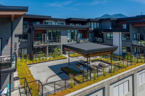 213-1870 Dowad Drive, Squamish, BC - Outdoor
