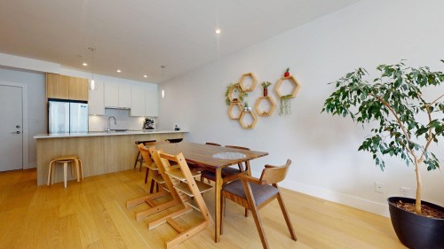 213-1870 Dowad Drive, Squamish, BC - Indoor Photo Showing Dining Room
