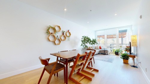 213-1870 Dowad Drive, Squamish, BC - Indoor Photo Showing Dining Room