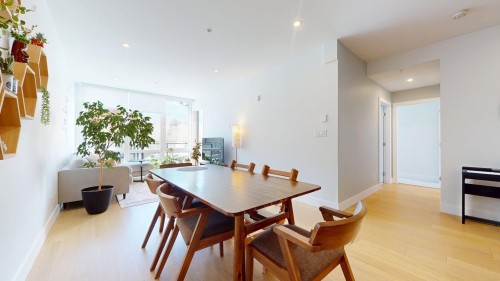 213-1870 Dowad Drive, Squamish, BC - Indoor Photo Showing Dining Room