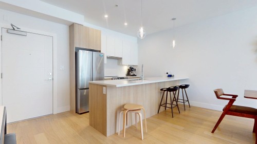 213-1870 Dowad Drive, Squamish, BC - Indoor Photo Showing Kitchen With Stainless Steel Kitchen With Upgraded Kitchen