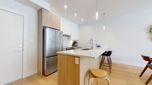 213-1870 Dowad Drive, Squamish, BC - Indoor Photo Showing Kitchen With Stainless Steel Kitchen With Double Sink With Upgraded Kitchen