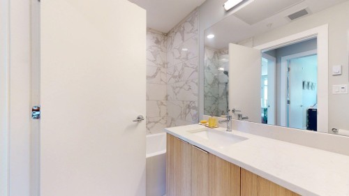 213-1870 Dowad Drive, Squamish, BC - Indoor Photo Showing Bathroom