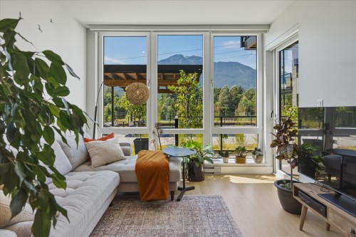 213-1870 Dowad Drive, Squamish, BC - Indoor Photo Showing Other Room