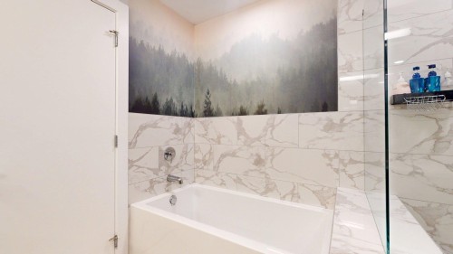 213-1870 Dowad Drive, Squamish, BC - Indoor Photo Showing Bathroom
