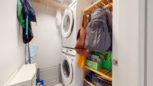 213-1870 Dowad Drive, Squamish, BC - Indoor Photo Showing Laundry Room