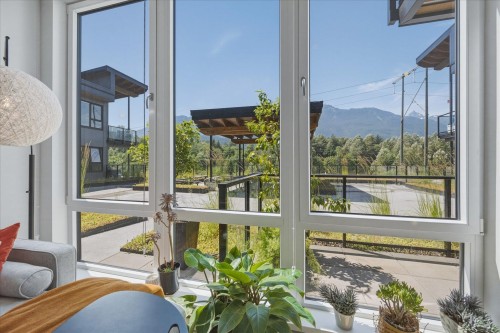 213-1870 Dowad Drive, Squamish, BC - Indoor