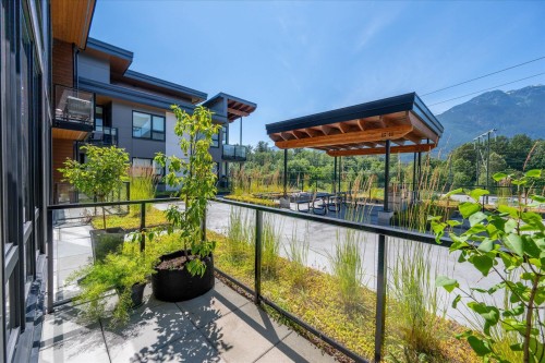 213-1870 Dowad Drive, Squamish, BC - Outdoor