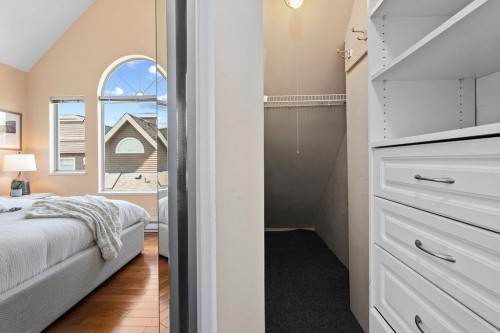 1-230 Keith Road E, North Vancouver, BC - Indoor Photo Showing Bedroom