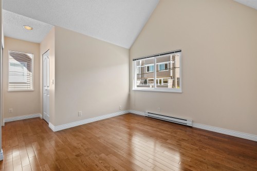 1-230 Keith Road E, North Vancouver, BC - Indoor Photo Showing Other Room