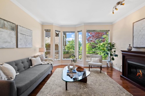 1-230 Keith Road E, North Vancouver, BC - Indoor Photo Showing Living Room With Fireplace