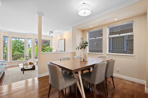 1-230 Keith Road E, North Vancouver, BC - Indoor Photo Showing Dining Room