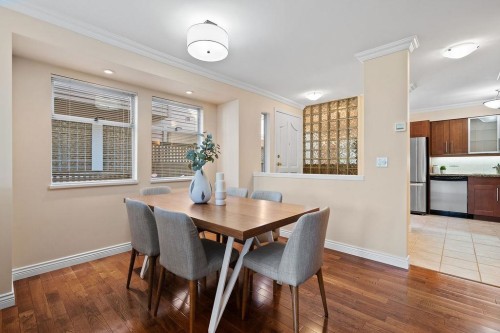 1-230 Keith Road E, North Vancouver, BC - Indoor Photo Showing Dining Room