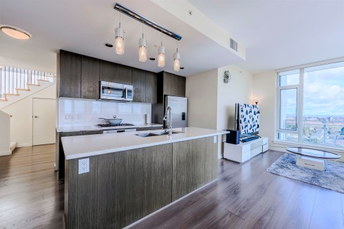 1705-8677 Capstan Way, Richmond, BC - Indoor Photo Showing Kitchen With Upgraded Kitchen