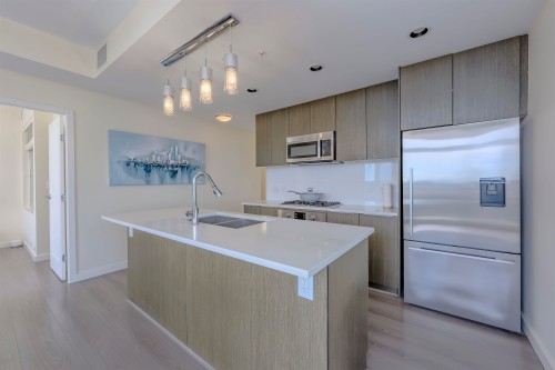 1705-8677 Capstan Way, Richmond, BC - Indoor Photo Showing Kitchen With Double Sink