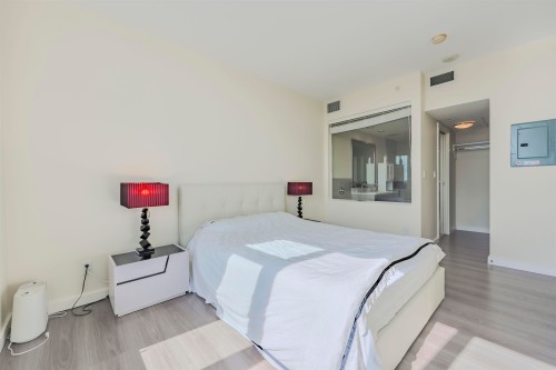 1705-8677 Capstan Way, Richmond, BC - Indoor Photo Showing Bedroom