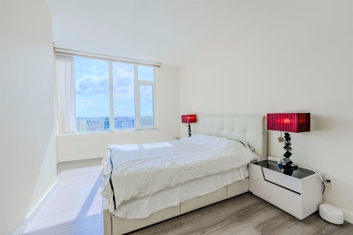 1705-8677 Capstan Way, Richmond, BC - Indoor Photo Showing Bedroom