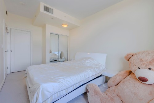 1705-8677 Capstan Way, Richmond, BC - Indoor Photo Showing Bedroom