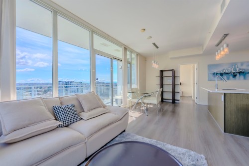 1705-8677 Capstan Way, Richmond, BC - Indoor Photo Showing Living Room