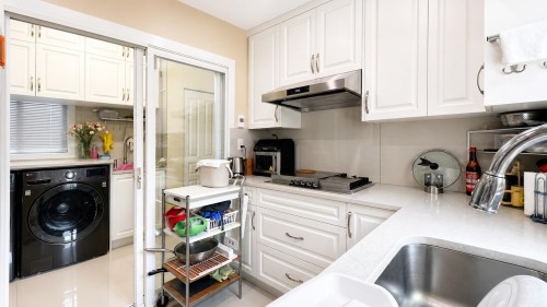 10520 Odlin Road, Richmond, BC - Indoor Photo Showing Laundry Room
