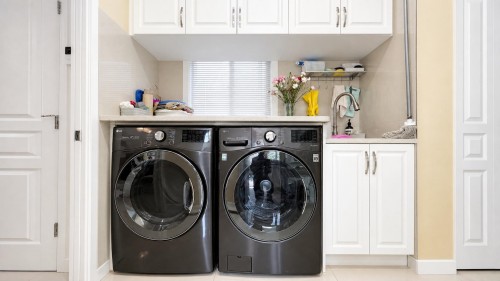 10520 Odlin Road, Richmond, BC - Indoor Photo Showing Laundry Room