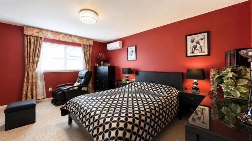 10520 Odlin Road, Richmond, BC - Indoor Photo Showing Bedroom
