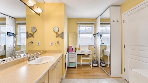 10520 Odlin Road, Richmond, BC - Indoor Photo Showing Bathroom