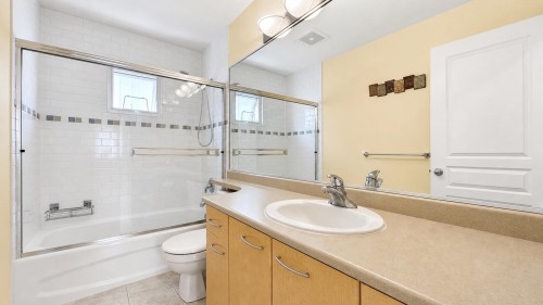 10520 Odlin Road, Richmond, BC - Indoor Photo Showing Bathroom