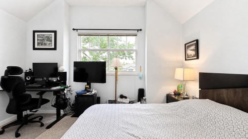 10520 Odlin Road, Richmond, BC - Indoor Photo Showing Bedroom