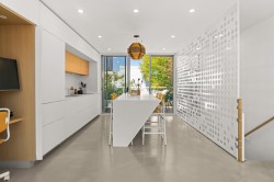 6-1650 1st Avenue W Vancouver, BC V6J 1G1