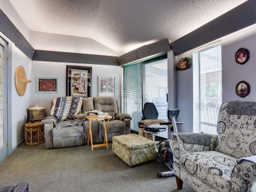 960 Porter Street, Coquitlam, BC - Indoor Photo Showing Living Room