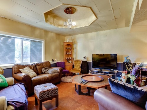 960 Porter Street, Coquitlam, BC - Indoor Photo Showing Living Room