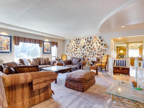 960 Porter Street, Coquitlam, BC - Indoor Photo Showing Living Room